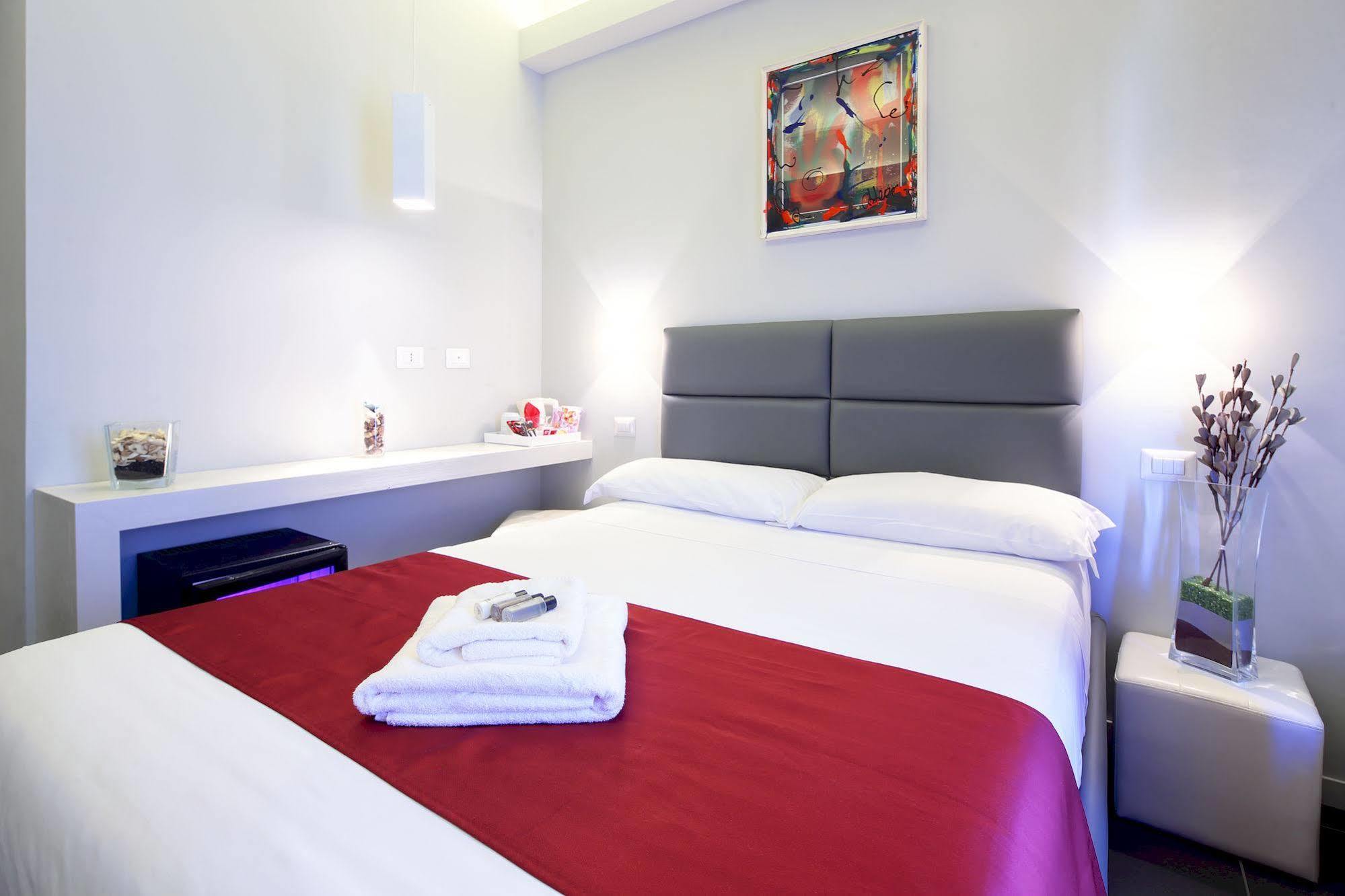 Nearhome Smart Suites Guest House Roma Esterno foto