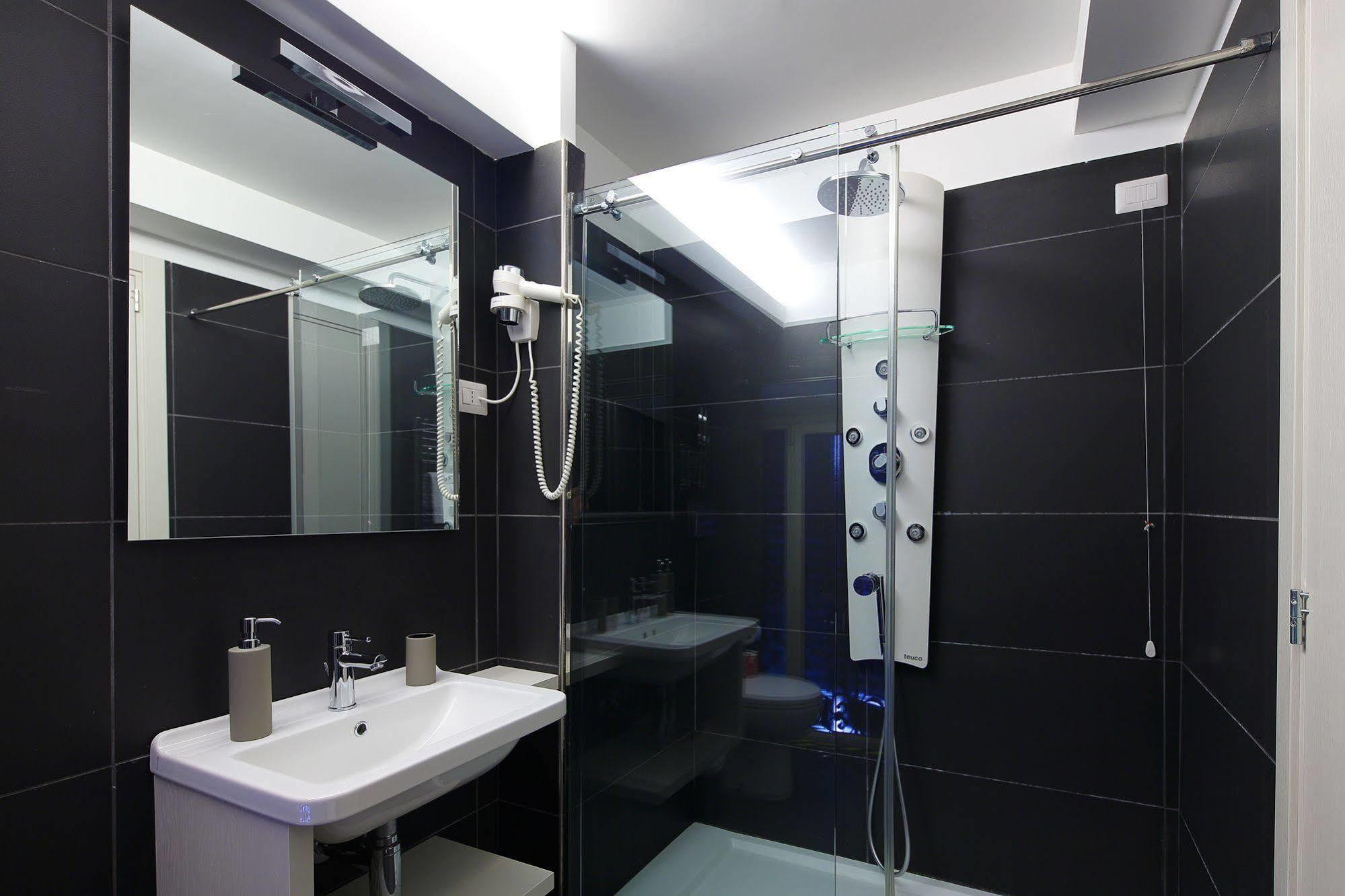 Nearhome Smart Suites Guest House Roma Esterno foto