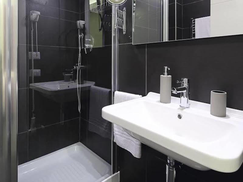 Nearhome Smart Suites Guest House Roma Esterno foto